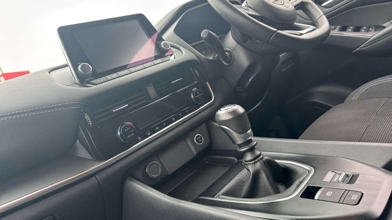 Nissan Qashqai 1.3 DiG-T MH Acenta Premium 5dr Petrol Hatchback